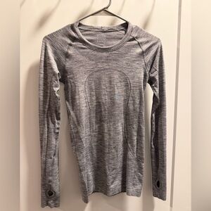 Size 2 lululemon long sleeve top 
Worn 2-3 times 
Perfect condition 
Grey